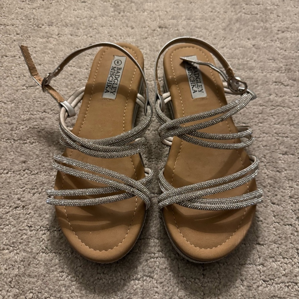 Badgley Mischka Angela Platform Wedge Silver Strappy Sandals Big Girl Size 5 EUC